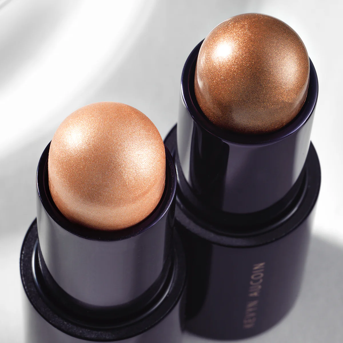 Bâton illuminateur Kevyn Aucoin The Lighting – Warm Light (9 g)